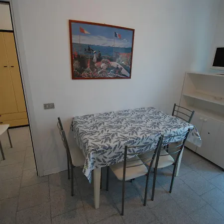 Locazione Turistica Azzurra.2 아파트 리치오네